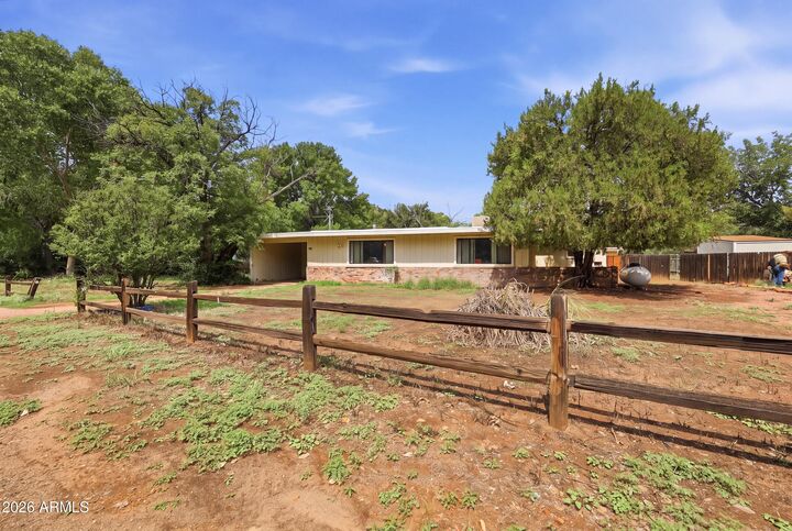 Property Photo: 4010 E Meadow Lane AZ 86335