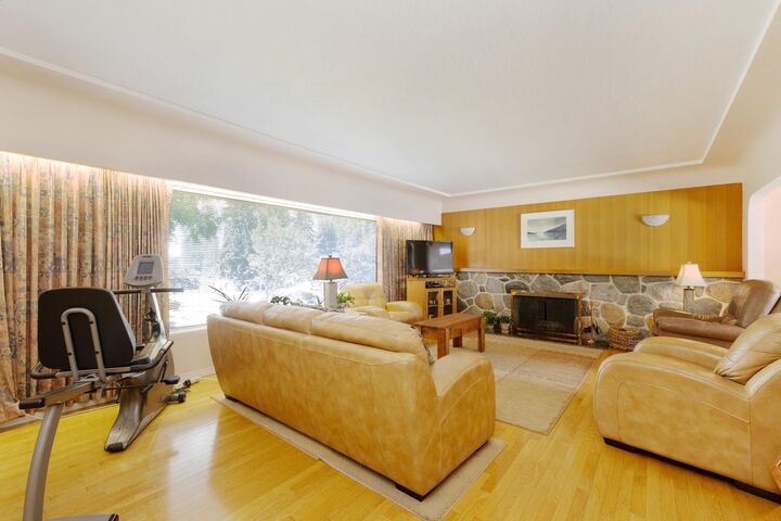 Property Photo: 541 Cochrane Avenue BC V3J 2A3