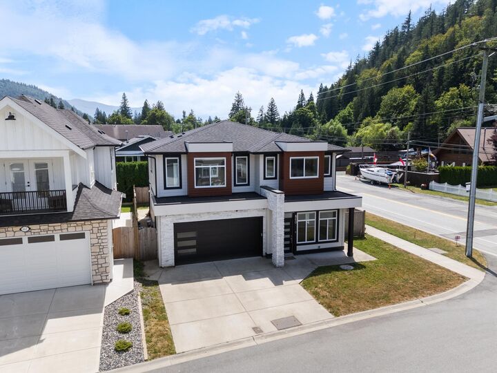 Property Photo: 860 Willow Place BC V0M 1K0