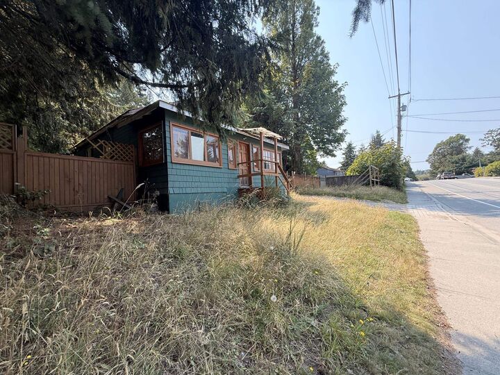 5700 Porpoise Bay Road — photo 1