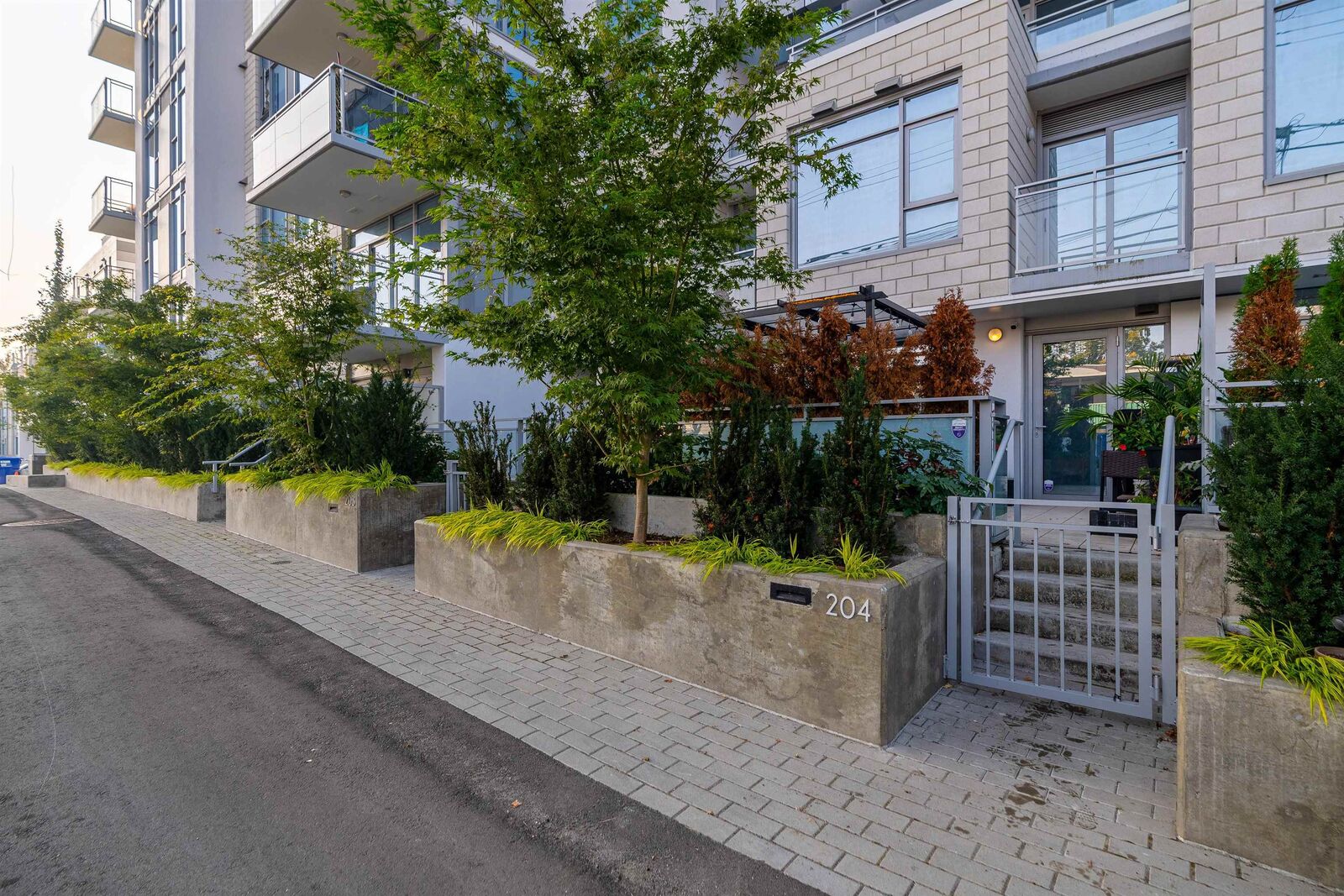 Property Photo: 2435 Kingsway 204 BC V5R 5G8