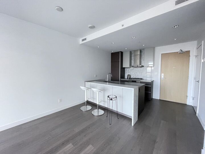 Property Photo:  4670 Assembly Way 4005  BC V5H 0H3 