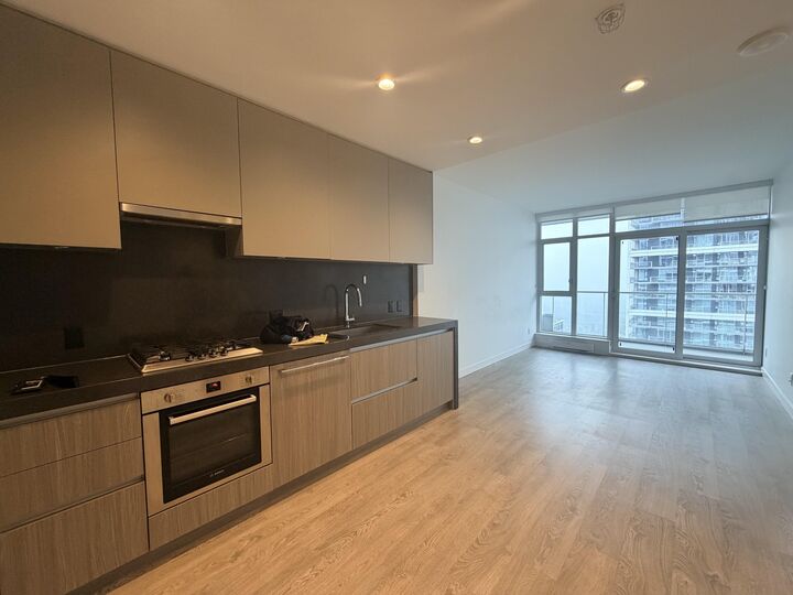 Property Photo: 6080 McKay Avenue 3006 BC V5H 0J4