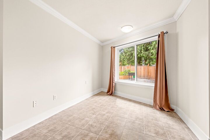 Property Photo:  