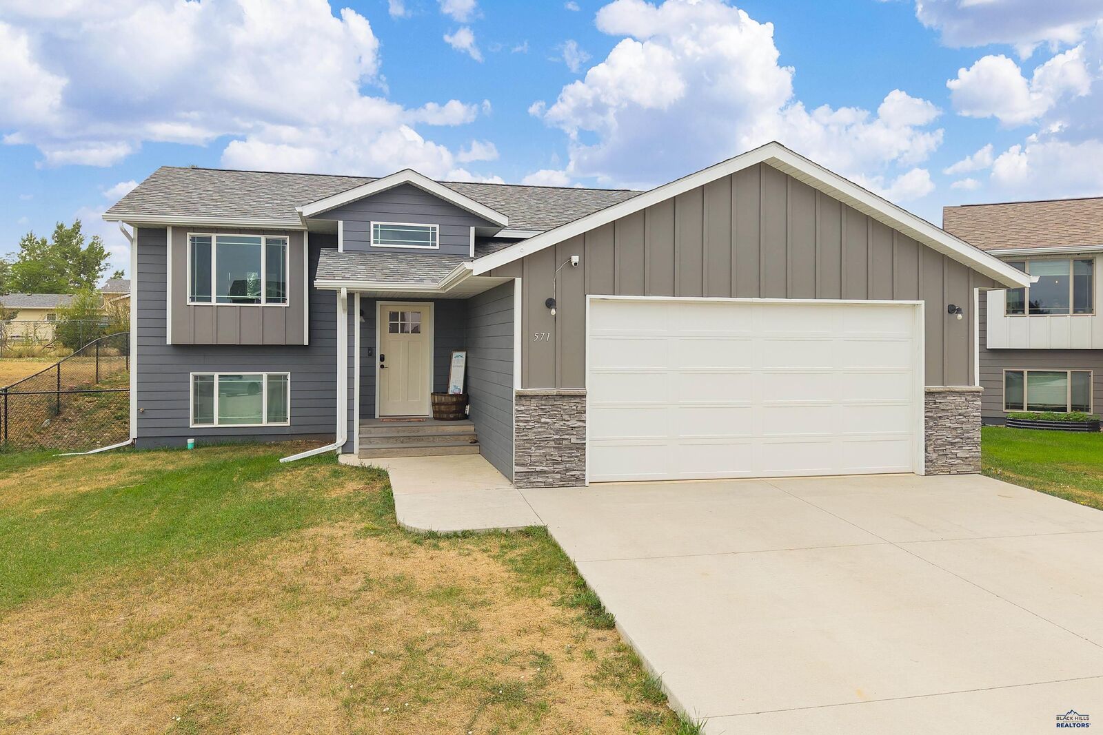 Property Photo: 571 Quinton Ln SD 57719