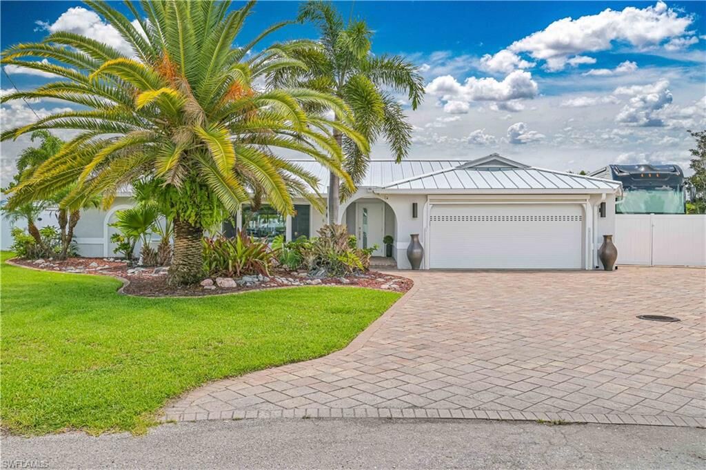 Property Photo:  4346 Harbour Ln  FL 33903 