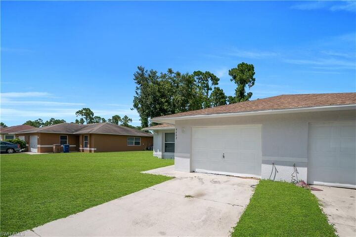 Property Photo: 4600/4602 28th St SW FL 33973