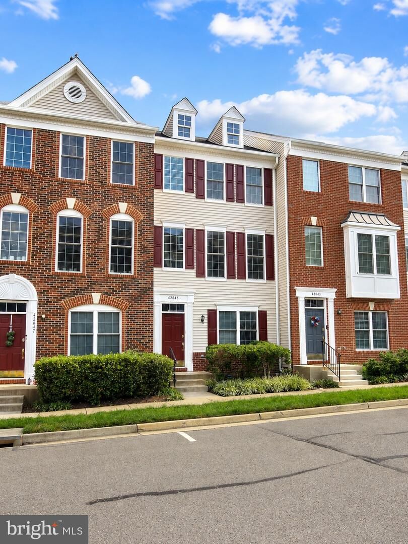 Property Photo:  42845 Sykes Ter  VA 20152 