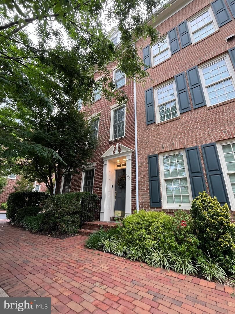 Property Photo: 400 S Payne Street S VA 22314