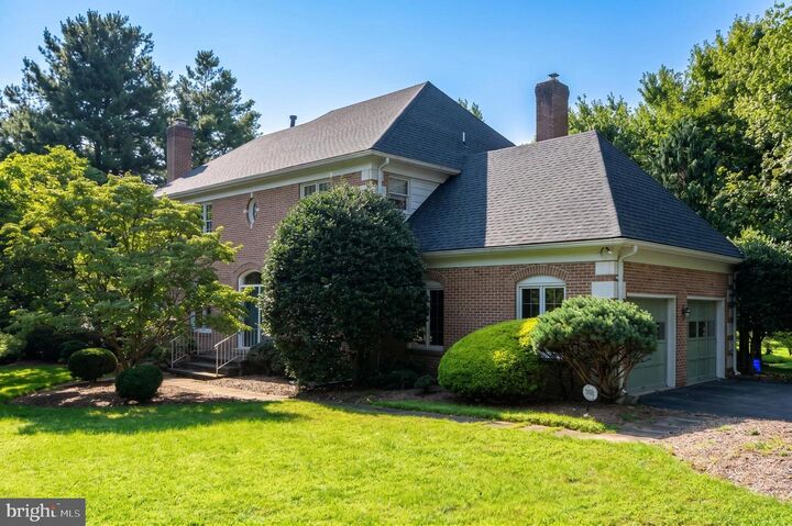 Property Photo:  26 Holly Leaf Court  MD 20817 