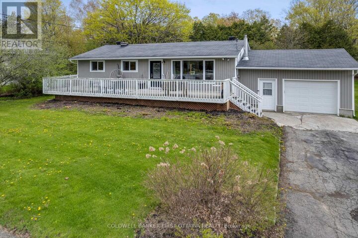 Property Photo: 2498 Rideau Ferry Road ON K7H 3C7
