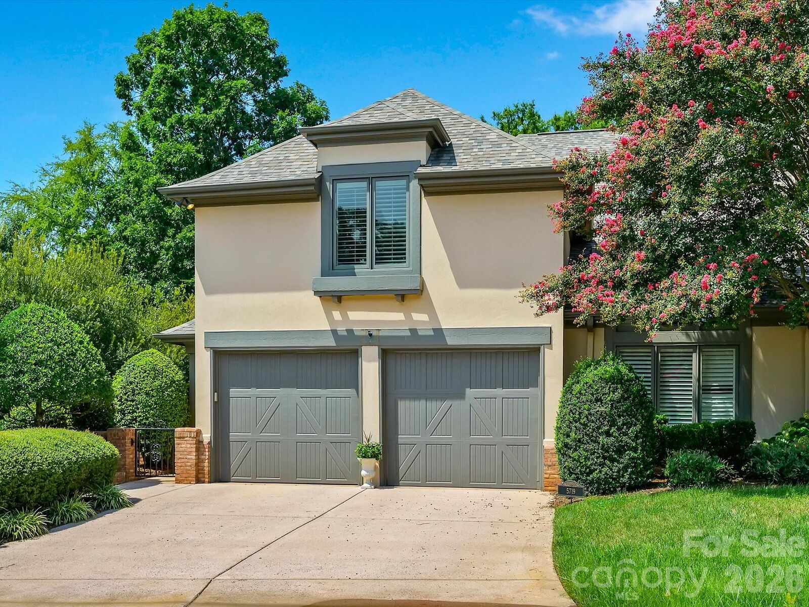 Property Photo: 5719 Ballinard Lane NC 28277