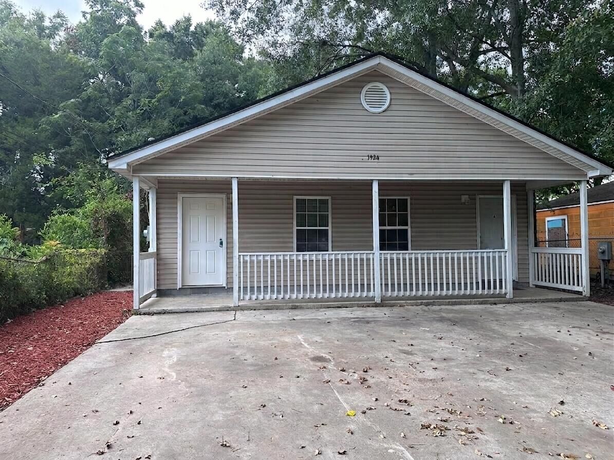 Property Photo:  1924 Baxter Street # B  SC 29405 