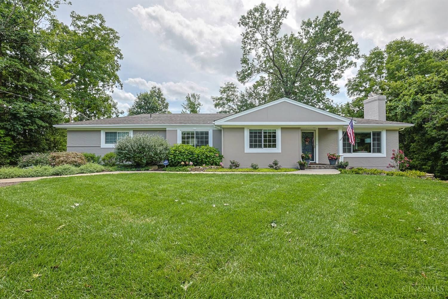 Property Photo: 6127 Kaywood Drive OH 45243