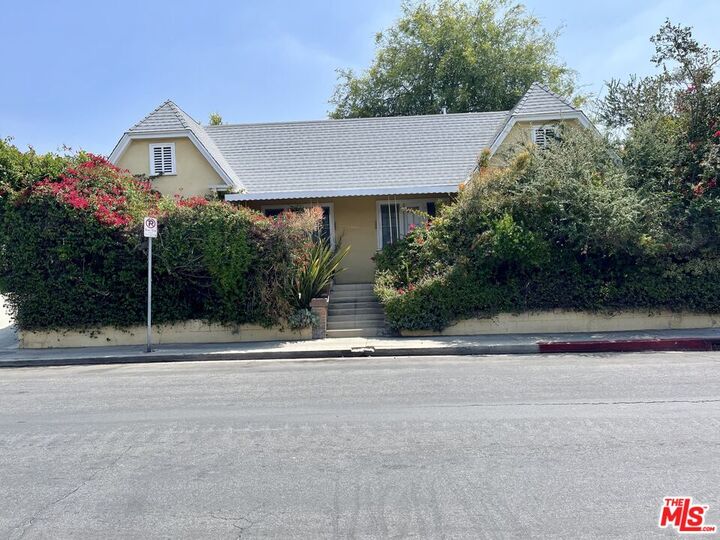 Property Photo: 500 N Kingsley Dr CA 90004