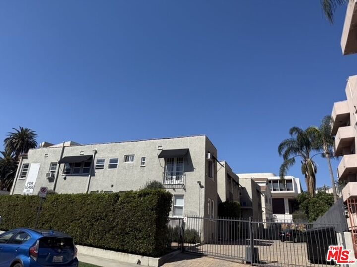 Property Photo: 1750 N La Brea Ave CA 90046