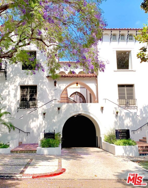 Property Photo:  1330 N Harper Ave, Unit 108  CA 90046 