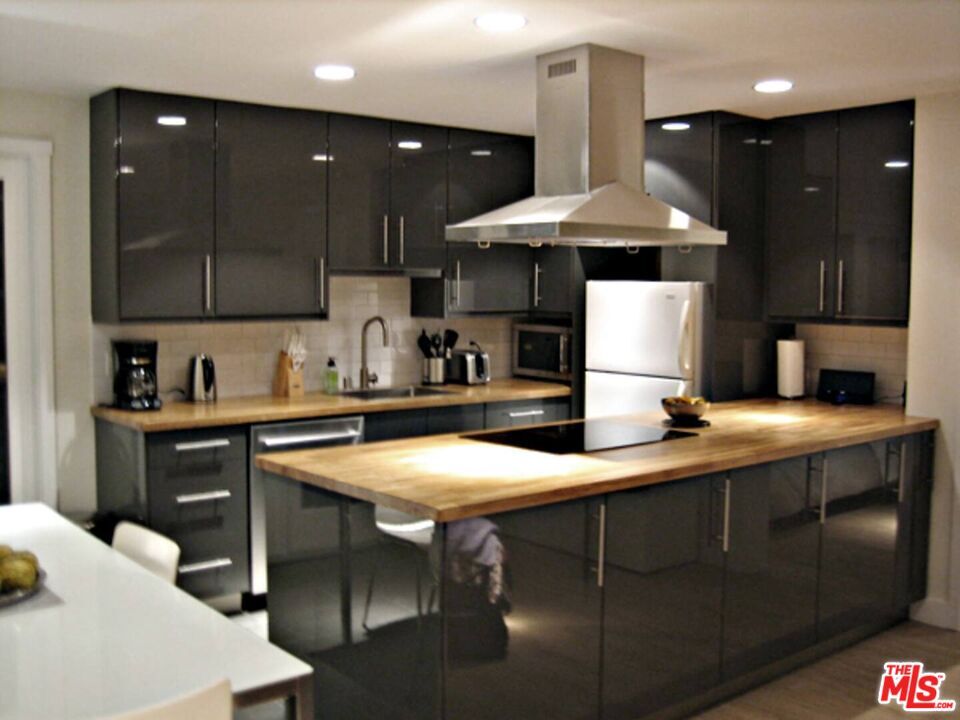 Property Photo: 4125 1/2 Huron Ave, Unit 1/2 CA 90232