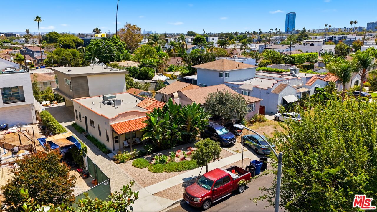 Property Photo:  3130 Hutchison Ave  CA 90034 