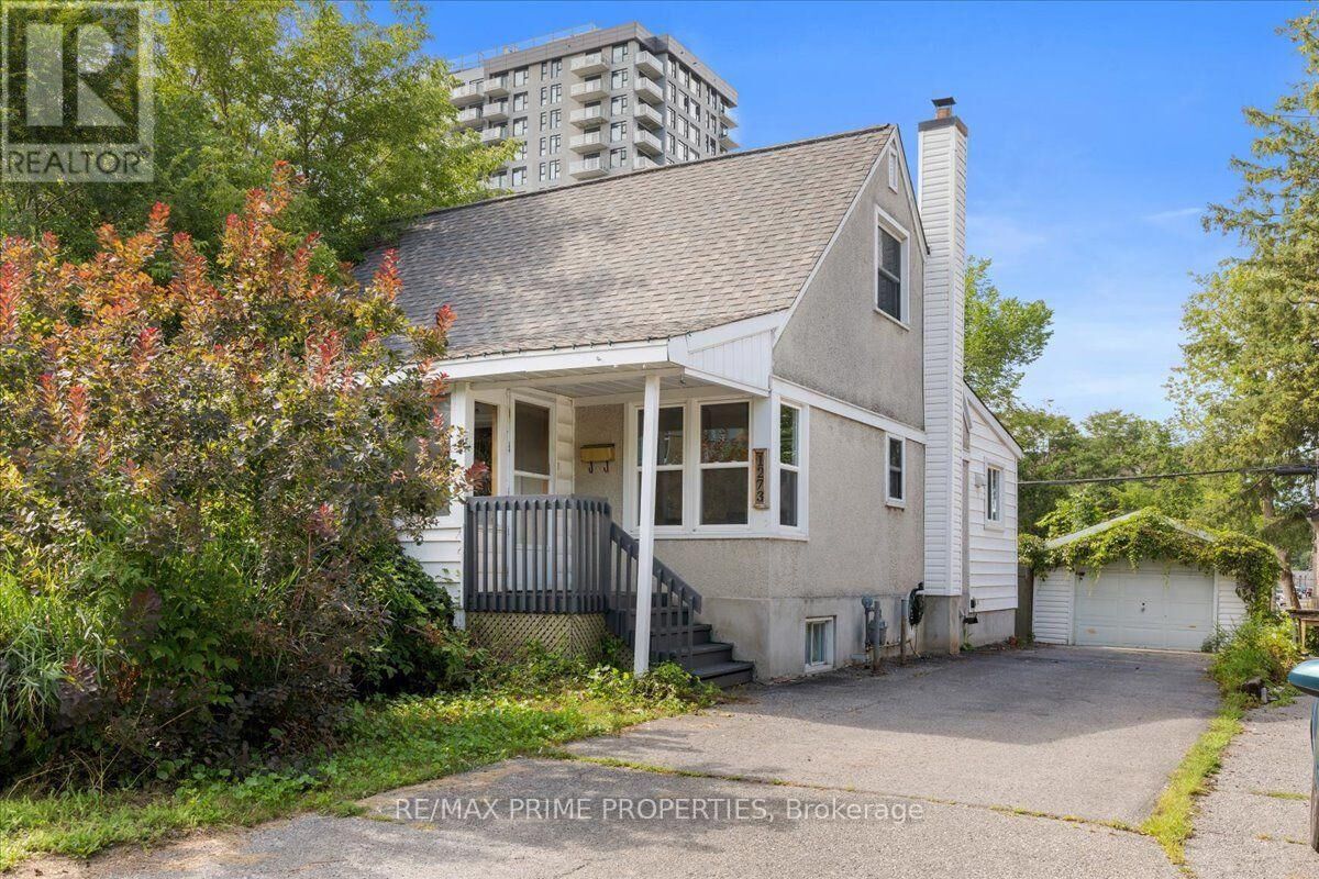 Property Photo: 1273 Thames Street ON K1Z 7N1