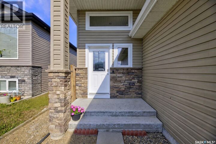 Property Photo:  1114 Hargreaves Way  SK S7R 0H2 