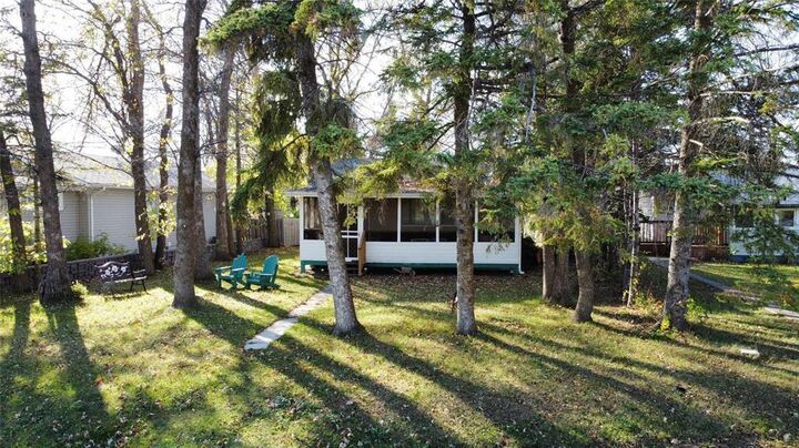 Property Photo: 94 Chestnut Street MB R0C 3G0