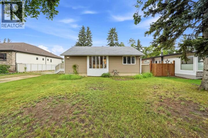Property Photo:  3742 44 Avenue  AB T4N 3H5 