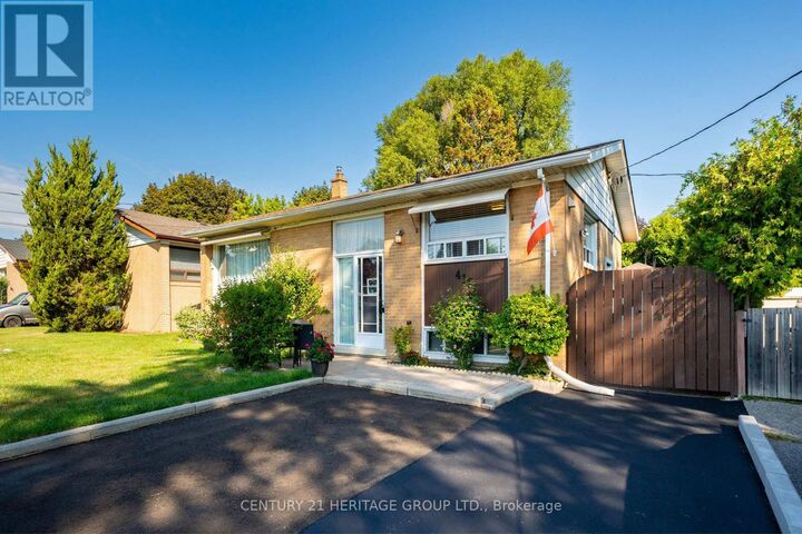 Property Photo: 417 Paliser Crescent South ON L4C 1S2