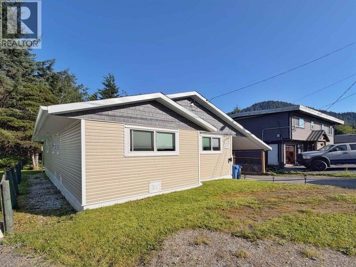 217 Crestview Drive — photo 1
