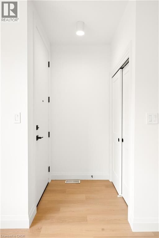 Property Photo:  563 North Wellington Street 4  ON N2H 5L6 