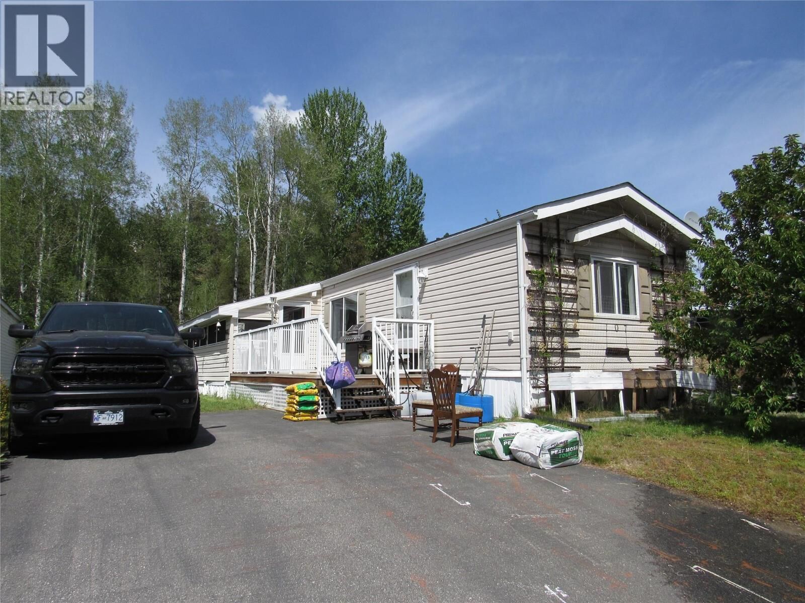 Property Photo: 500 16th Avenue 107 BC V0G 1G0