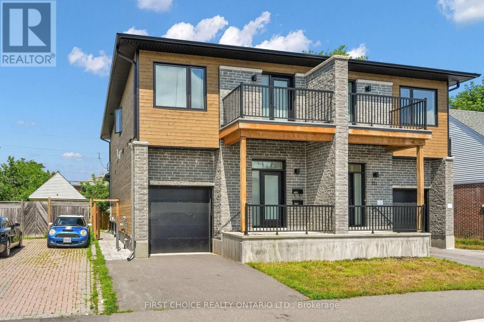 Property Photo:  269 Queen Mary Street  ON K1K 1X1 