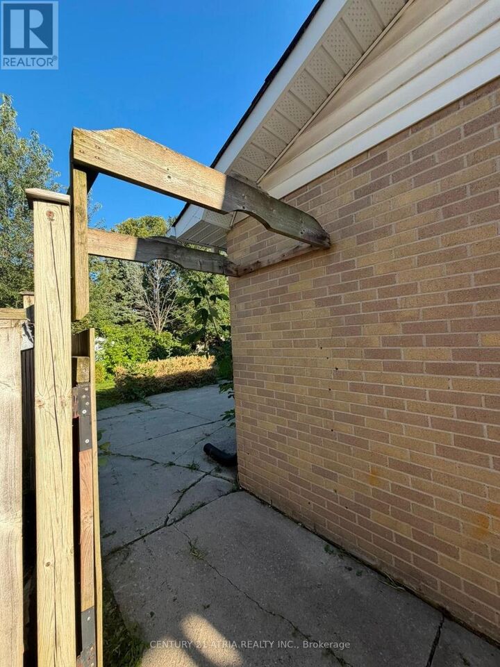 Property Photo: 76 Bernick Drive Lower ON L4M 2V6