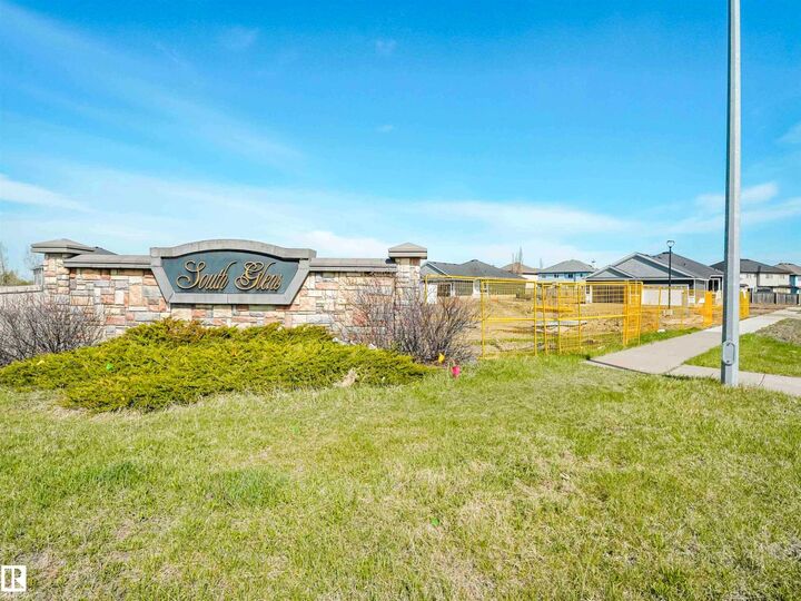 Property Photo:  #1 7800 94 St  AB T8R 2S3 