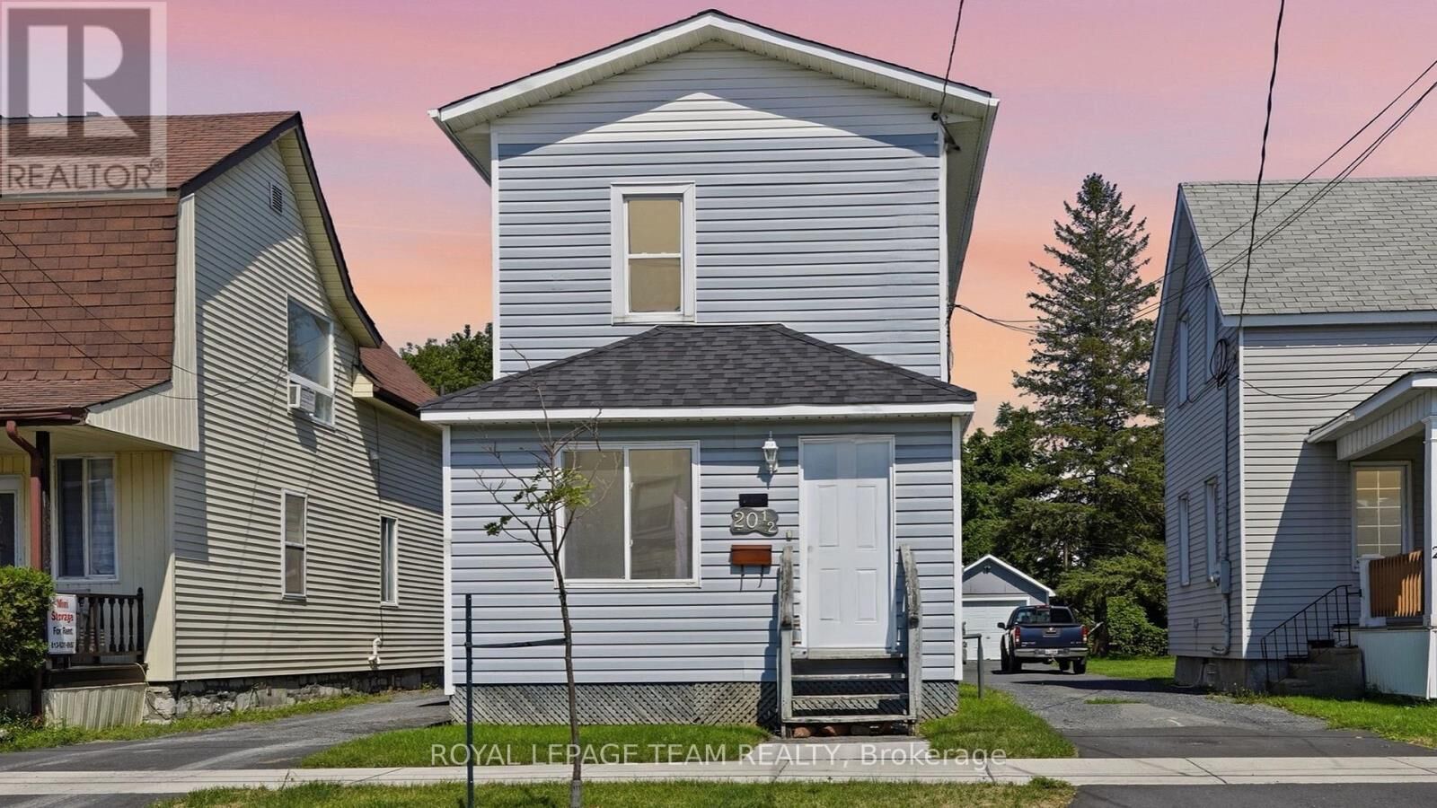 Property Photo:  20 1/2 Lawrence Avenue  ON K6H 5R5 