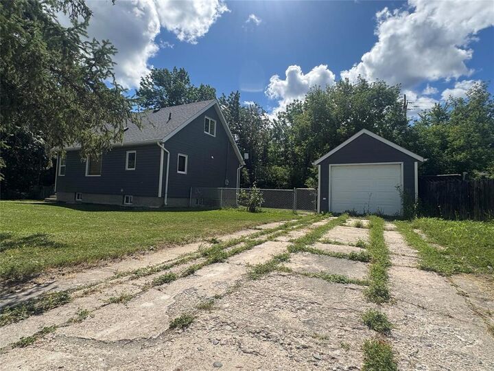 Property Photo: 40 Maple Street MB R0E 1M0