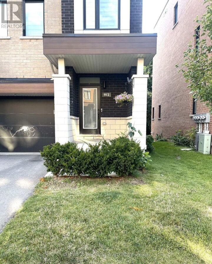Property Photo:  912 Kicking Horse Path  ON L1J 0B4 