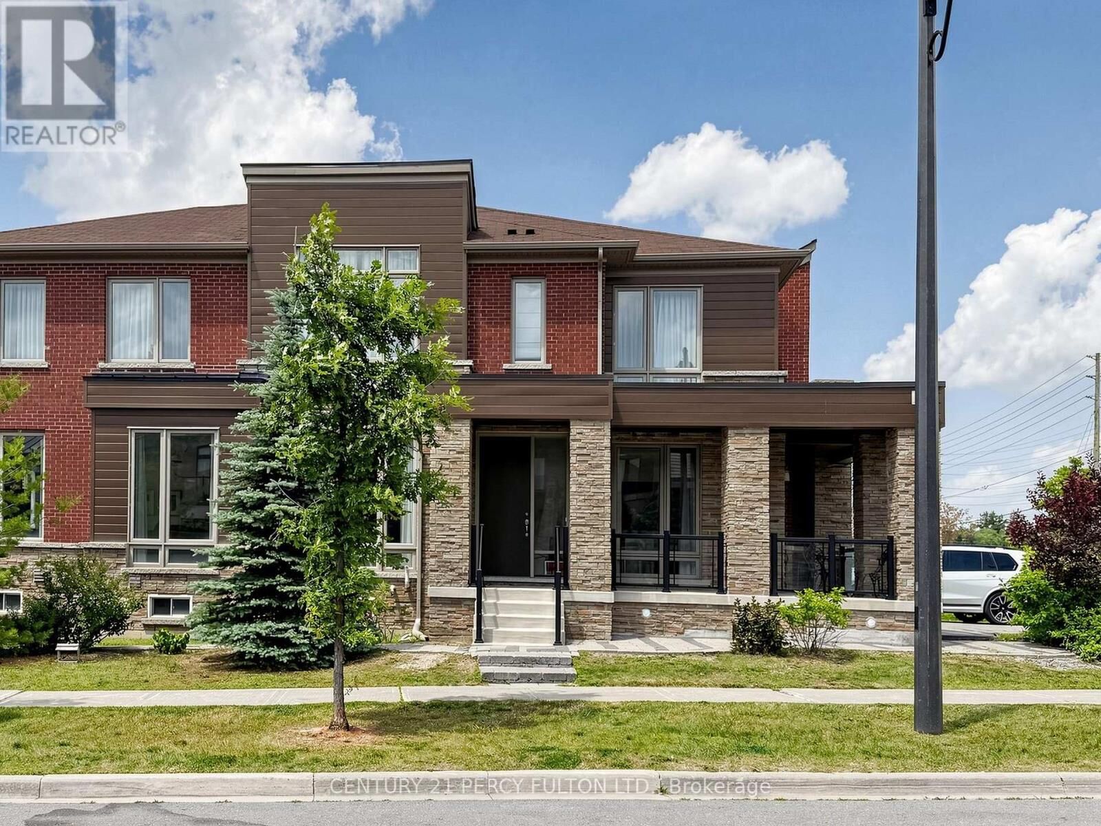 Property Photo: 91 Badgerow Way ON L4G 0Z5