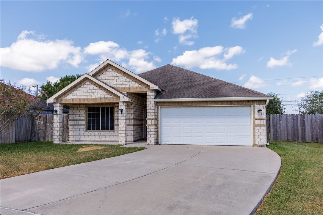 Property Photo: 1600 Brook Ln TX 78363
