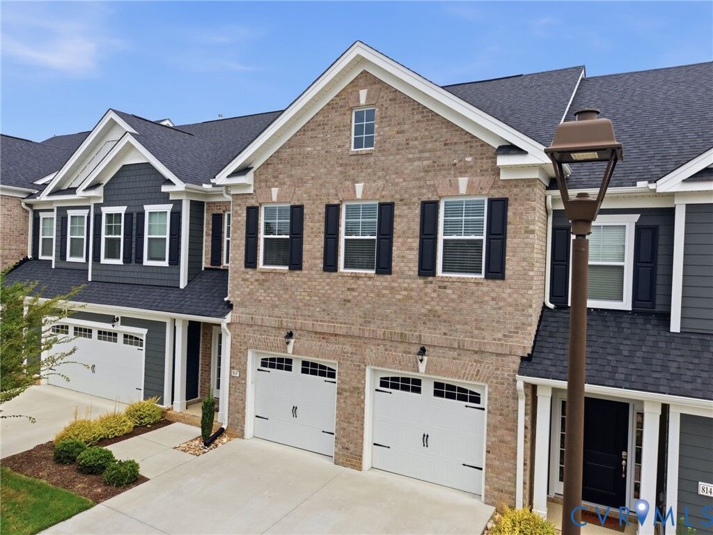 Property Photo:  8147 Carriage Homes Drive  VA 23294 