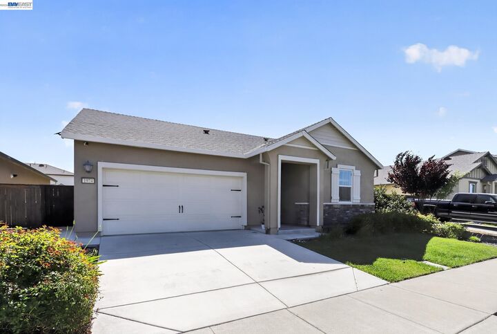 Property Photo: 1974 Garden Ln CA 94571
