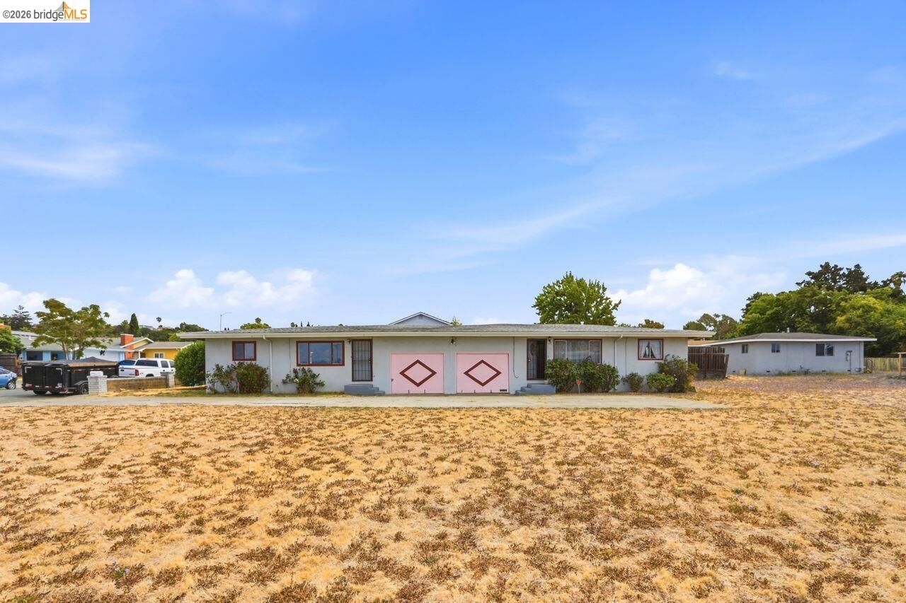 Property Photo:  207 Holly St.  CA 94589 