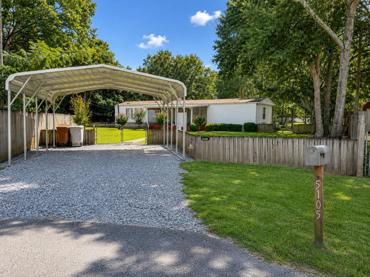 Property Photo:  5105 Central Drive  FL 32571 