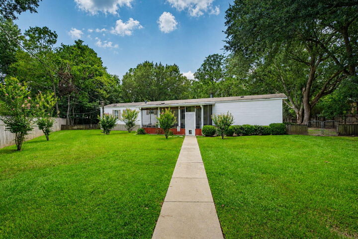 Property Photo:  5105 Central Drive  FL 32571 
