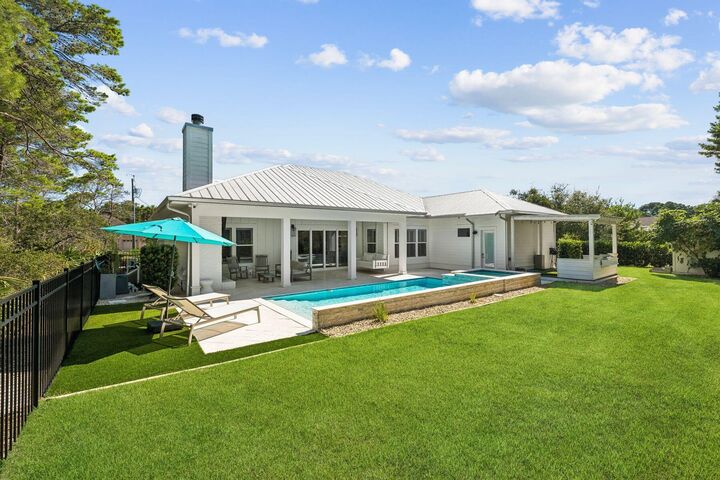 Property Photo: 454 Ridge Road FL 32459