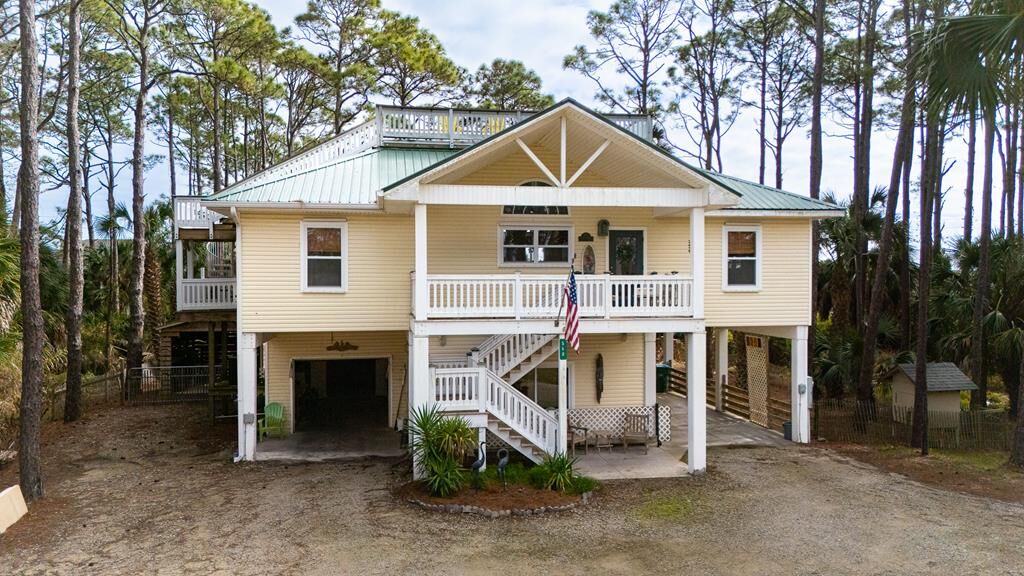 Property Photo: 548 E Pine Ave FL 32328