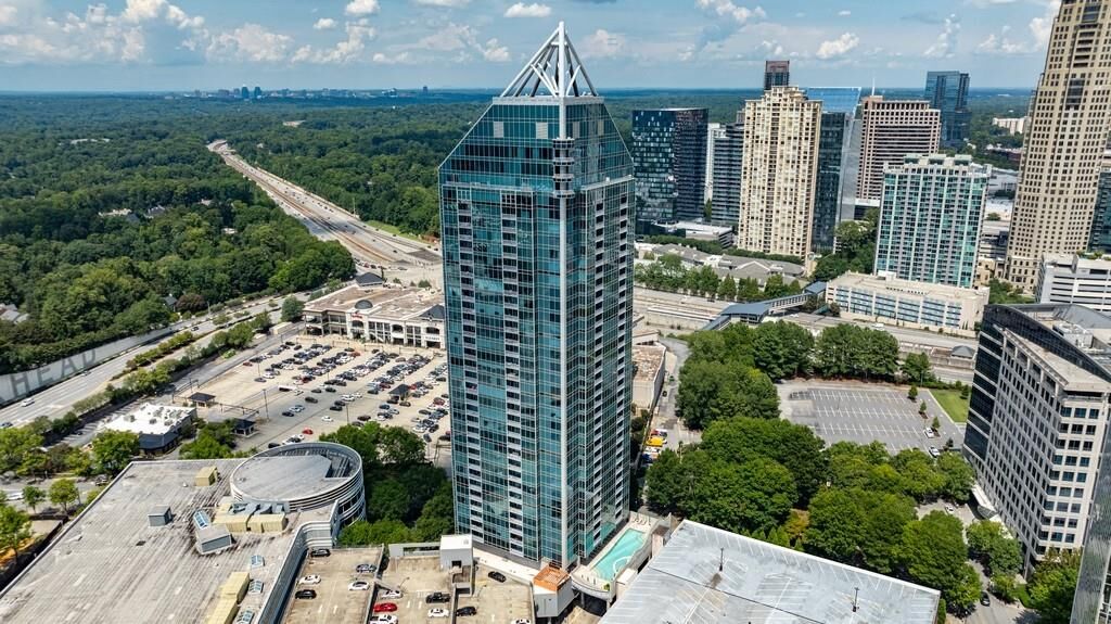 Property Photo:  3338 Peachtree Road NE 1807  GA 30326 