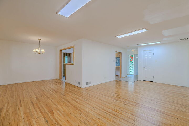 Property Photo:  1104 Alcazar Street NE  NM 87110 