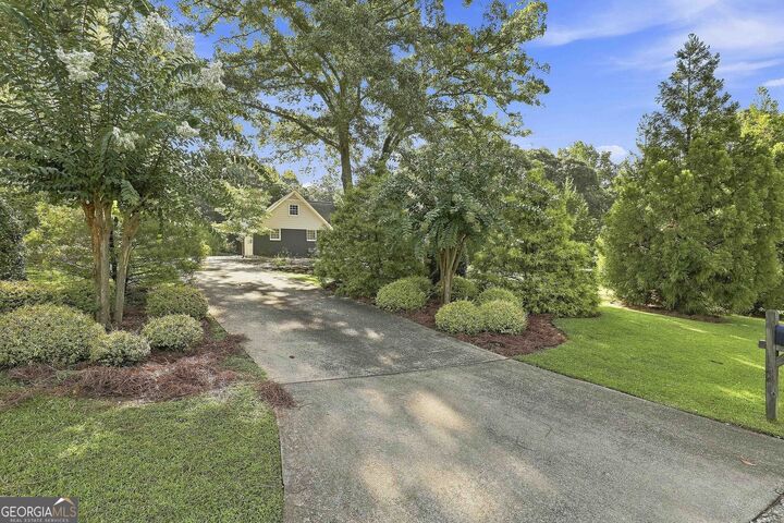 Property Photo:  1060 Oak Ridge Drive  GA 30214 