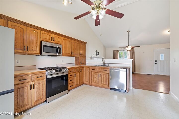 Property Photo:  8702 Vision Pl  KY 40229 